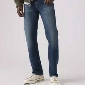 Levi's 514 straight-legged jeans